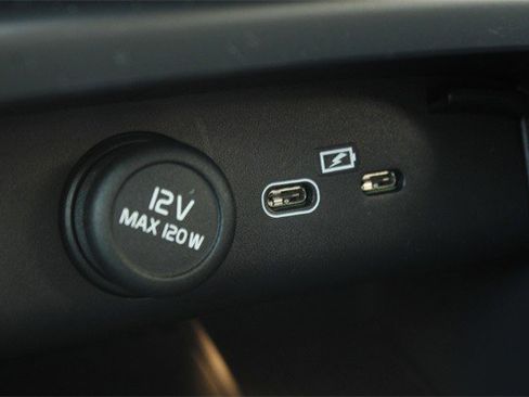 Used 2021 Volvo XC40 P8 Recharge w/ Advanced Package image 21