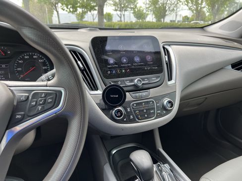 Used 2022 Chevrolet Malibu LT image 32