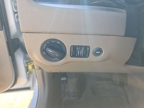 Used 2012 Chrysler 300 Limited image 13