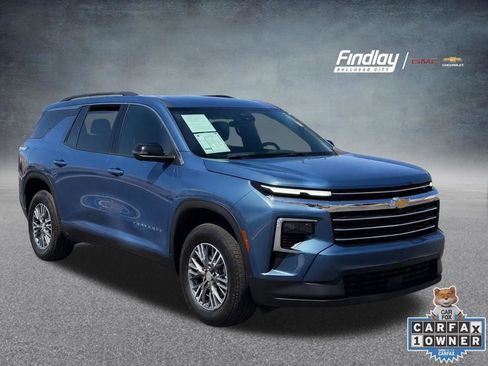 Used 2024 Chevrolet Traverse LT w/ Trailering Package FWD image 1
