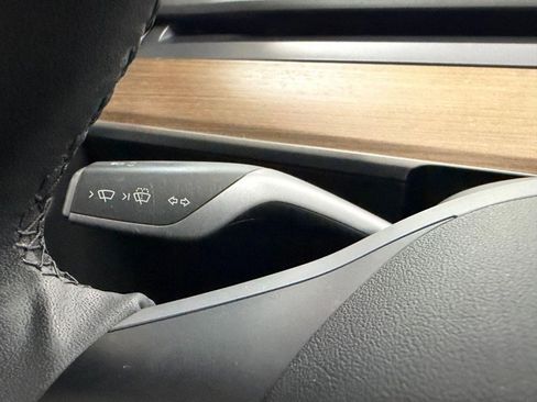 Used 2022 Tesla Model Y Performance image 17