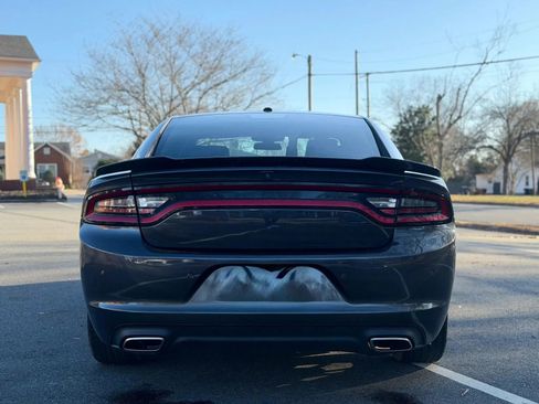 Used 2020 Dodge Charger SXT w/ Leather Interior Group RWD image 5