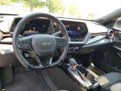 Used 2024 Chevrolet Trax RS w/ Sunroof Package FWD image 7
