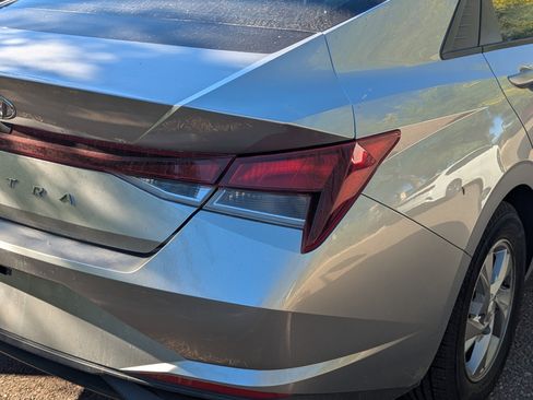 Used 2021 Hyundai Elantra SE image 11