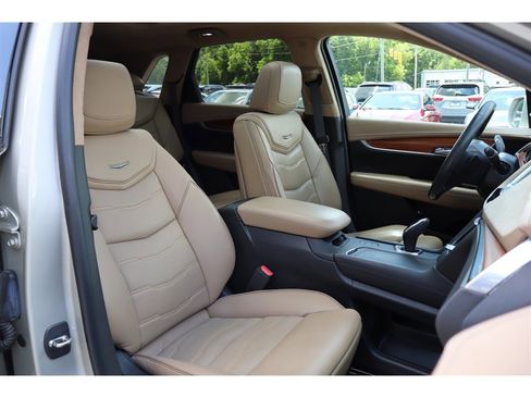 Used 2017 Cadillac XT5 Platinum AWD/4WD image 22