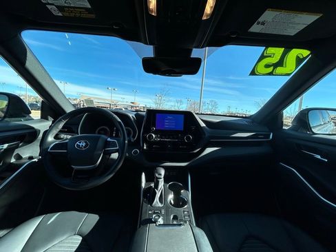 Used 2025 Toyota Highlander XSE image 10