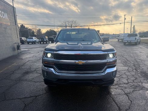 Used 2018 Chevrolet Silverado 1500 LT w/ LT Convenience Package image 9