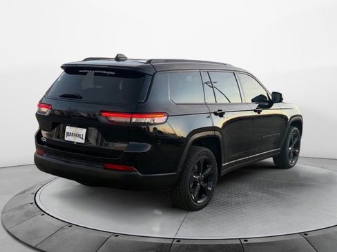 Used 2023 Jeep Grand Cherokee L Laredo image 3