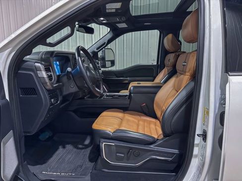 Used 2024 Ford F250 Platinum image 11