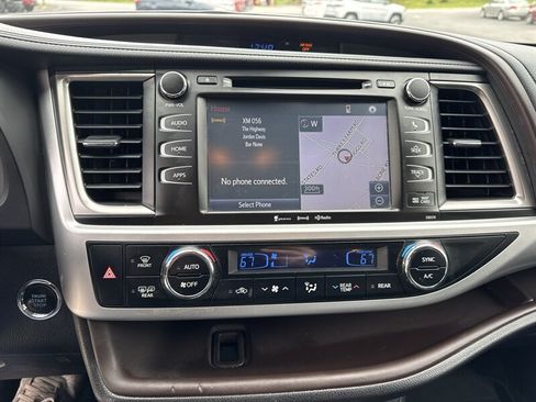 Used 2018 Toyota Highlander XLE AWD/4WD image 28