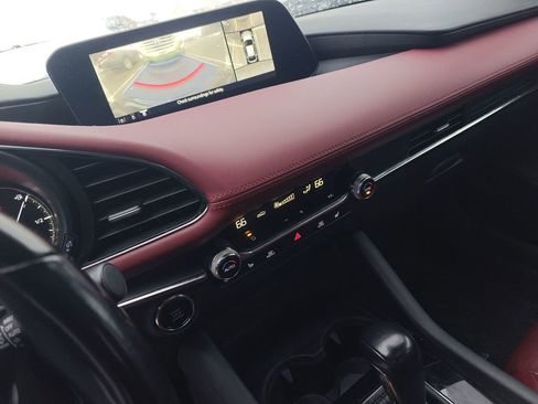 Used 2023 MAZDA MAZDA3 Hatchback w/Premium Plus Pkg image 11