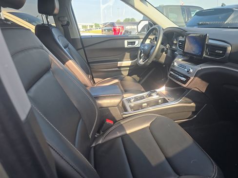 Used 2024 Ford Explorer XLT w/ Equipment Group 202A AWD/4WD image 6
