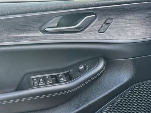 Used 2023 Jeep Grand Cherokee Limited RWD image 16