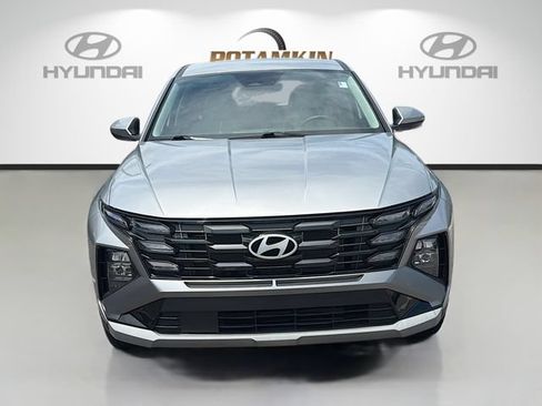 Used 2025 Hyundai Tucson SE FWD image 2