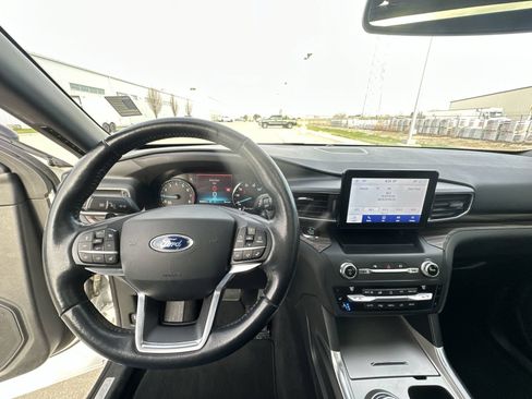 Used 2020 Ford Explorer Limited AWD/4WD image 11