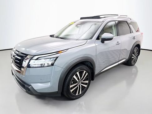 Used 2024 Nissan Pathfinder Platinum w/ Cargo Package FWD image 3