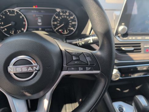 Used 2025 Nissan Altima 2.5 SV image 21