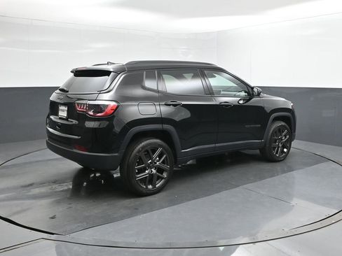 New 2026 Jeep Compass Latitude image 11