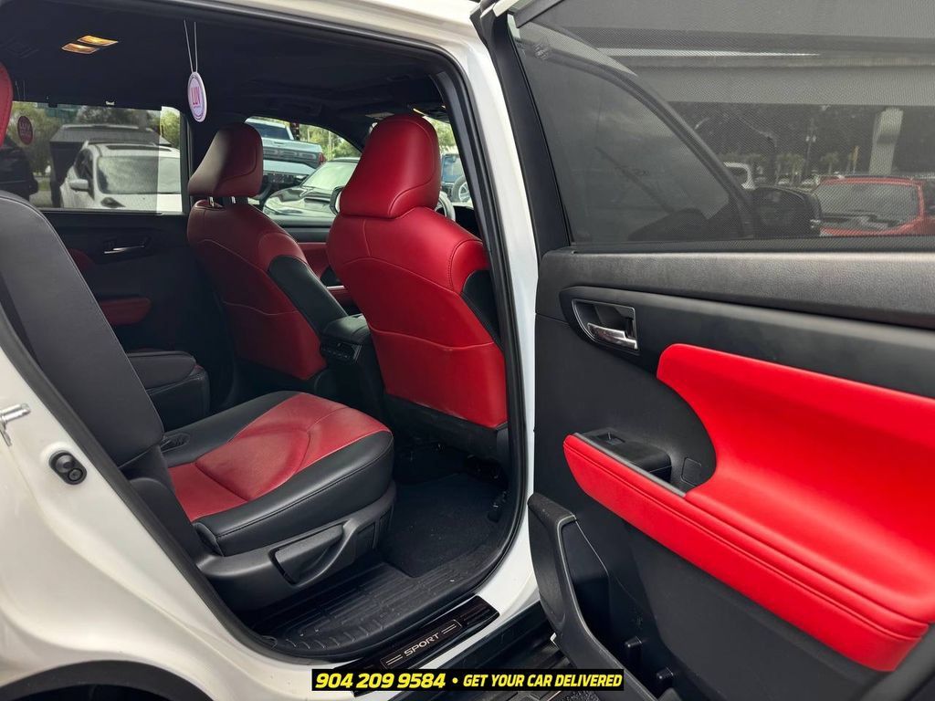 Used 2021 Toyota Highlander XSE FWD image 32