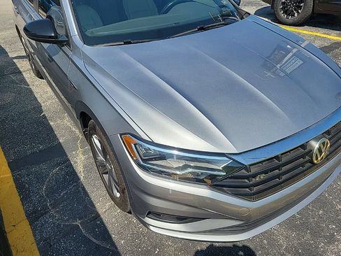 Used 2019 Volkswagen Jetta R-Line FWD image 3