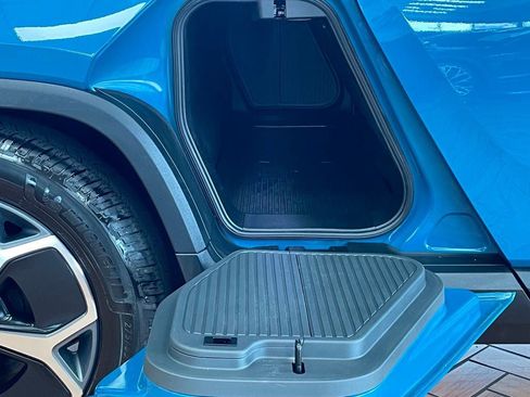 Used 2022 Rivian R1T Adventure image 16