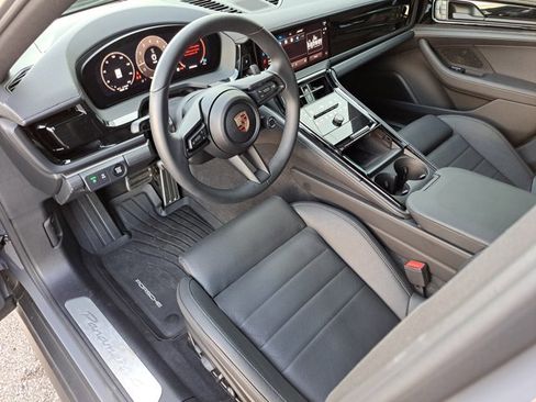 Used 2025 Porsche Panamera 4 image 4