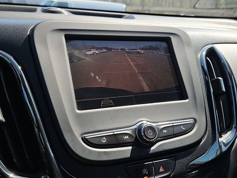 Used 2023 Chevrolet Equinox RS image 17