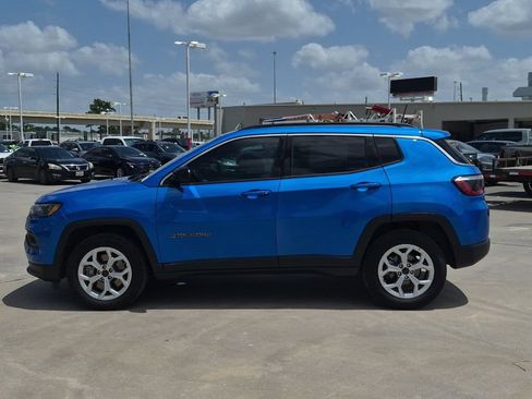 Used 2025 Jeep Compass Latitude AWD/4WD image 3