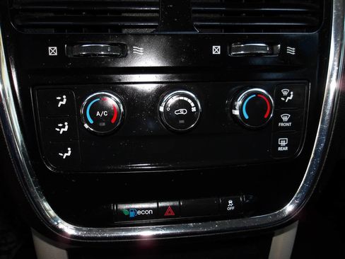 Used 2016 Dodge Grand Caravan American Value Package image 13