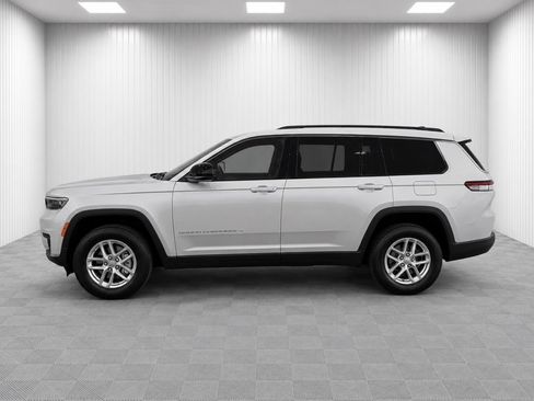 Used 2025 Jeep Grand Cherokee L Laredo RWD image 5