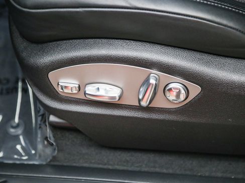 Certified 2025 Porsche Macan AWD/4WD image 26