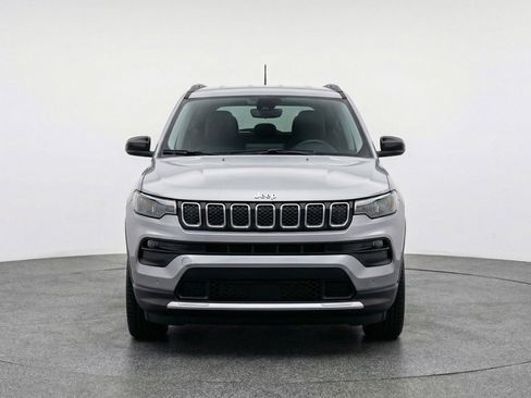 Used 2025 Jeep Compass Limited image 2