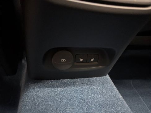 Certified 2023 Volvo XC40 Recharge Ultimate w/ Protection Package Premier image 29