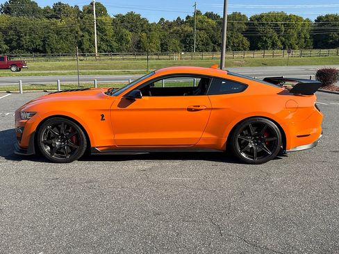 Used 2021 Ford Mustang Shelby GT500 w/ Carbon Fiber Track Pack RWD image 8