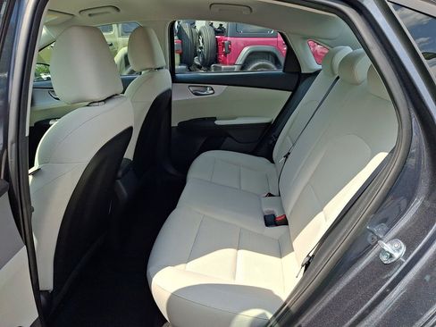Used 2023 Kia Forte LXS w/ LXS Technology Package FWD image 20