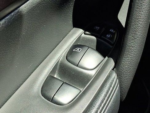 Used 2016 Nissan Rogue SV FWD image 30