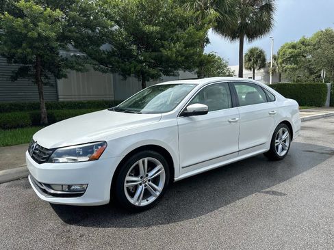 Used 2014 Volkswagen Passat 1.8T SEL Premium image 3