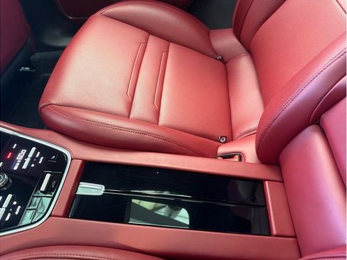 Used 2021 Porsche Panamera image 31