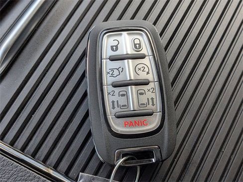 New 2026 Chrysler Pacifica Limited image 30