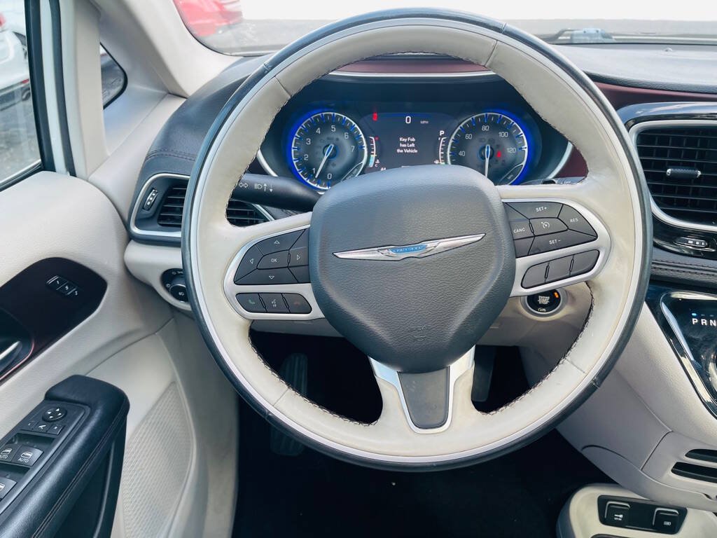 Used 2020 Chrysler Pacifica Limited FWD image 19