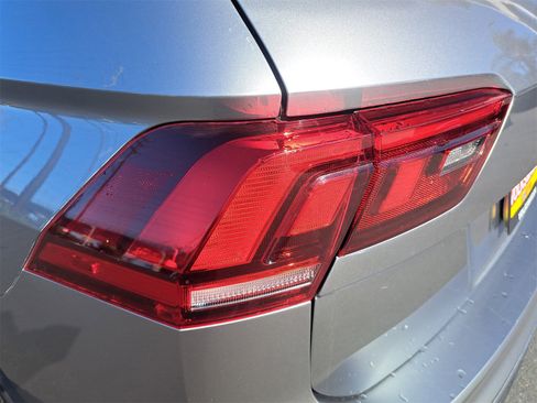 Certified 2022 Volkswagen Tiguan SE image 39
