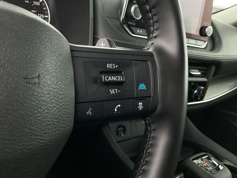 Used 2025 Nissan Rogue SV FWD image 30