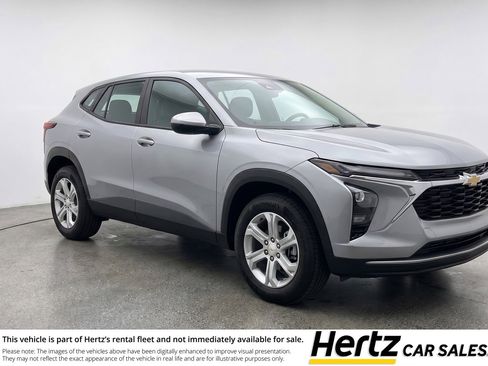 Used 2025 Chevrolet Blazer LT image 1