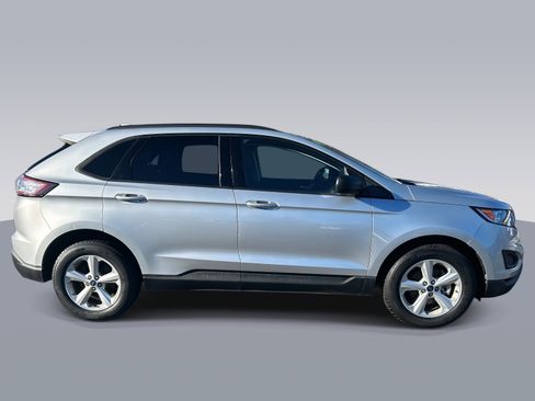 Used 2017 Ford Edge SE image 2