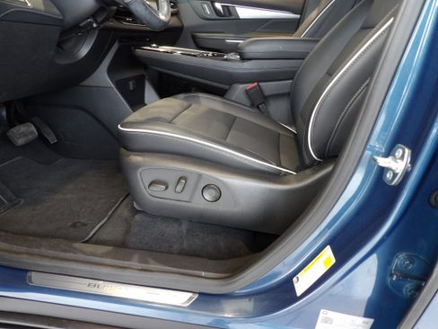 Used 2025 Buick Enclave Preferred image 9