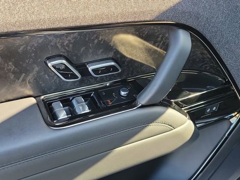 Used 2023 Land Rover Range Rover Sport SE Dynamic image 23