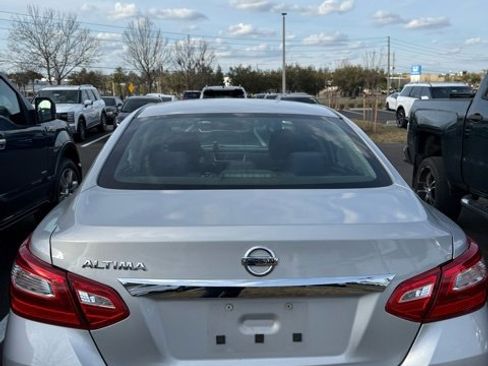Used 2017 Nissan Altima 2.5 S w/ Power Driver Seat Package image 4
