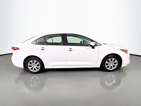 Used 2022 Toyota Corolla LE FWD image 11