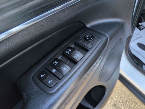 Used 2019 Jeep Grand Cherokee Limited w/ Luxury Group II image 11