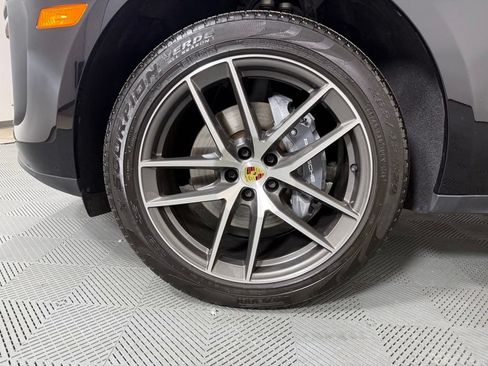 Certified 2025 Porsche Macan w/ Premium Package Plus AWD/4WD image 11